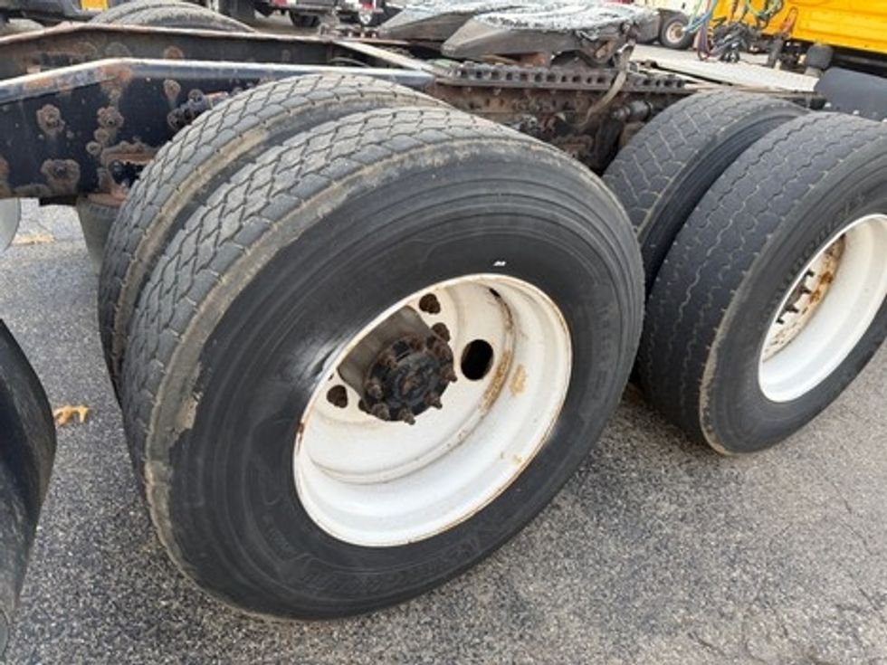 Day Cab Tractor-Heavy Duty Tractors-Freightliner-2019-T12664ST-Fredonia-NY-489,379\n\t\tmiles-$ 29,000 - Image 19