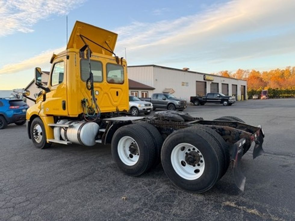 Day Cab Tractor-Heavy Duty Tractors-Freightliner-2019-T12664ST-Fredonia-NY-489,379\n\t\tmiles-$ 29,000 - Image 4