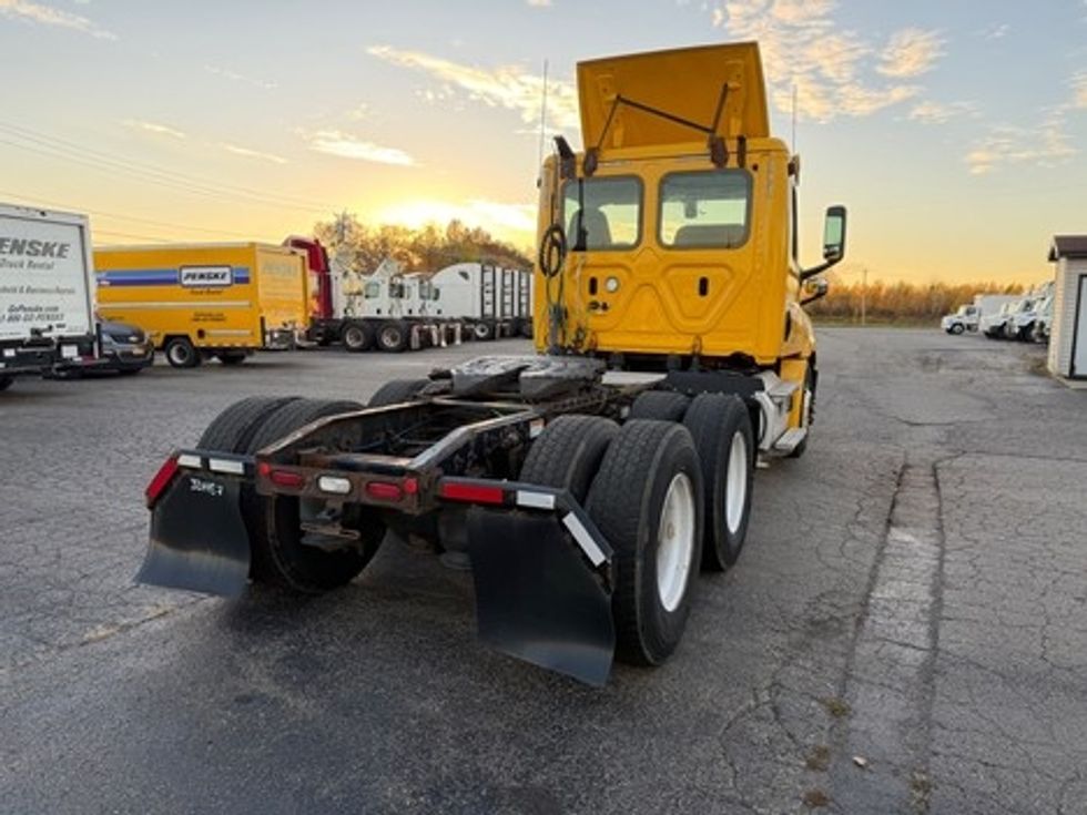 Day Cab Tractor-Heavy Duty Tractors-Freightliner-2019-T12664ST-Fredonia-NY-489,379\n\t\tmiles-$ 29,000 - Image 6