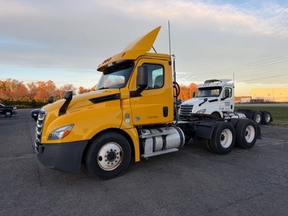 Day Cab Tractor-Heavy Duty Tractors-Freightliner-2019-T12664ST-Fredonia-NY-489,379\n\t\tmiles-$ 29,000 - Image 7