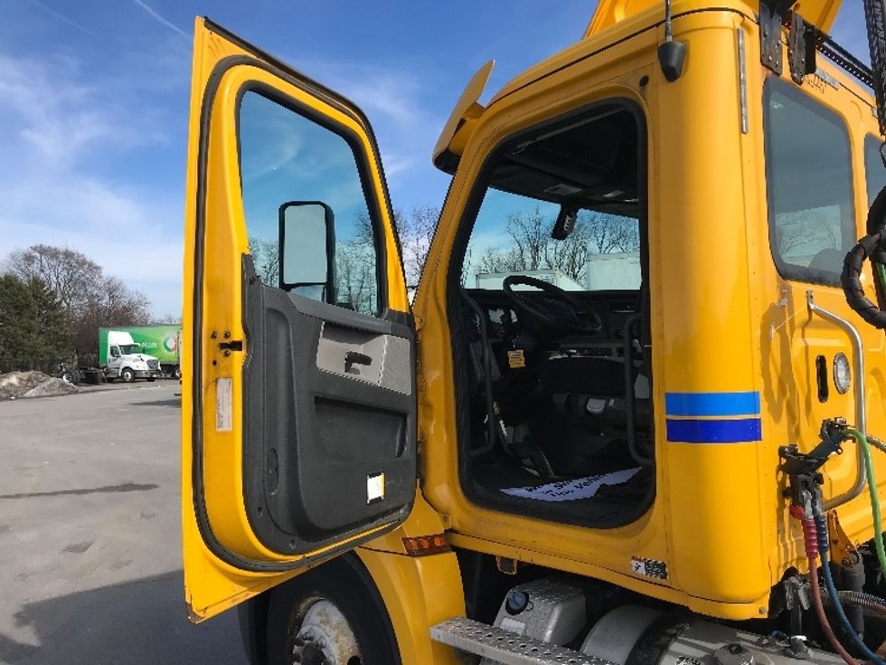 Day Cab Tractor-Heavy Duty Tractors-Freightliner-2019-T12664ST-Fredonia-NY-489,379\n\t\tmiles-$ 29,000 - Image 9