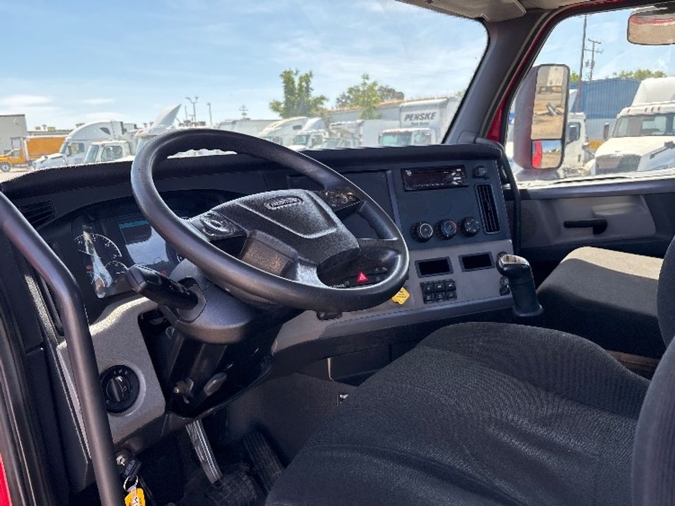 Day Cab Tractor-Heavy Duty Tractors-Freightliner-2019-T12664ST-Fresno-CA-116,683\n\t\tmiles-$ 55,500 - Image 10