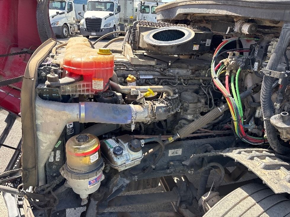 Day Cab Tractor-Heavy Duty Tractors-Freightliner-2019-T12664ST-Fresno-CA-116,683\n\t\tmiles-$ 55,500 - Image 16