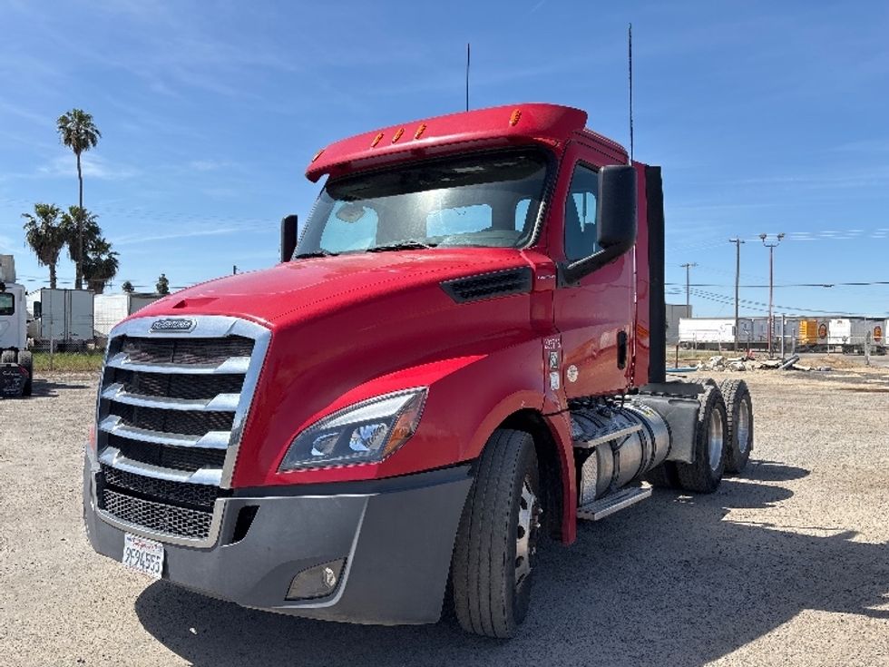 Day Cab Tractor-Heavy Duty Tractors-Freightliner-2019-T12664ST-Fresno-CA-116,683\n\t\tmiles-$ 55,500 - Image 3
