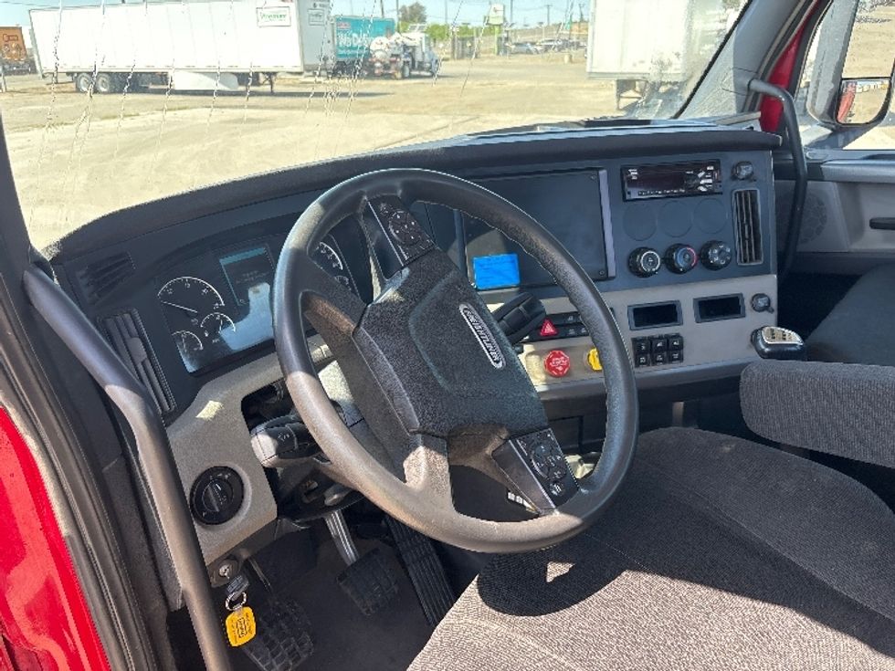 Day Cab Tractor-Heavy Duty Tractors-Freightliner-2019-T12664ST-Fresno-CA-140,497\n\t\tmiles-$ 55,500 - Image 10