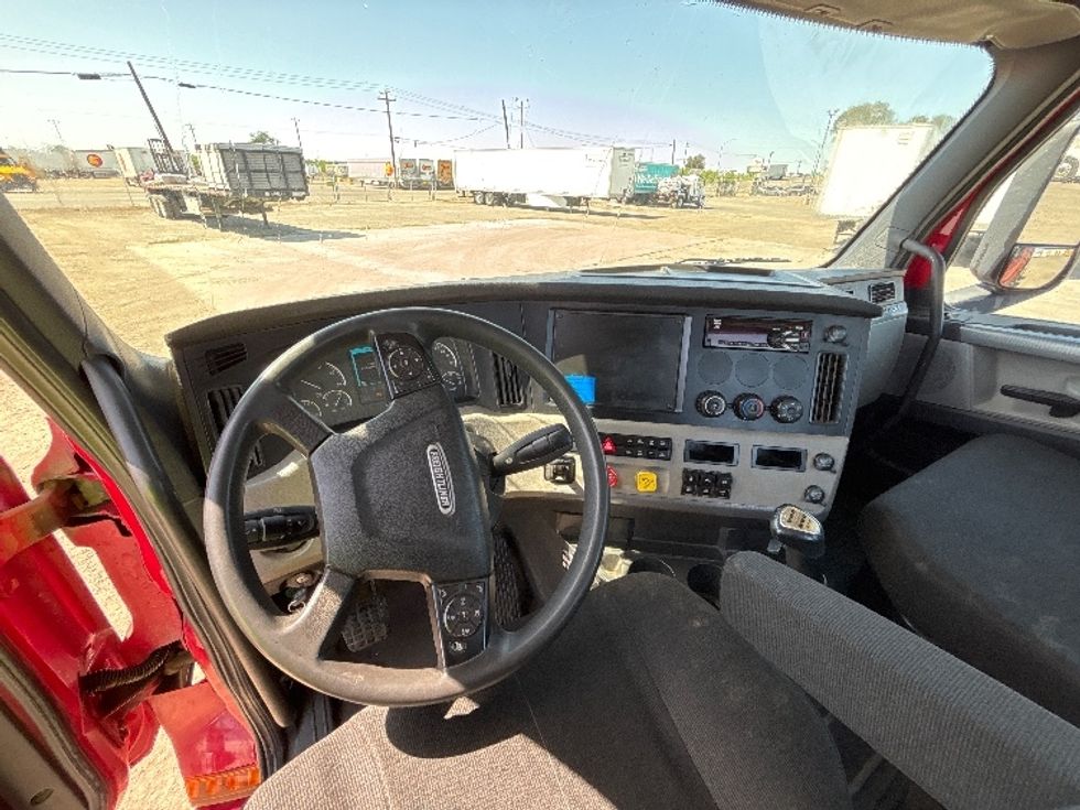 Day Cab Tractor-Heavy Duty Tractors-Freightliner-2019-T12664ST-Fresno-CA-140,497\n\t\tmiles-$ 55,500 - Image 11