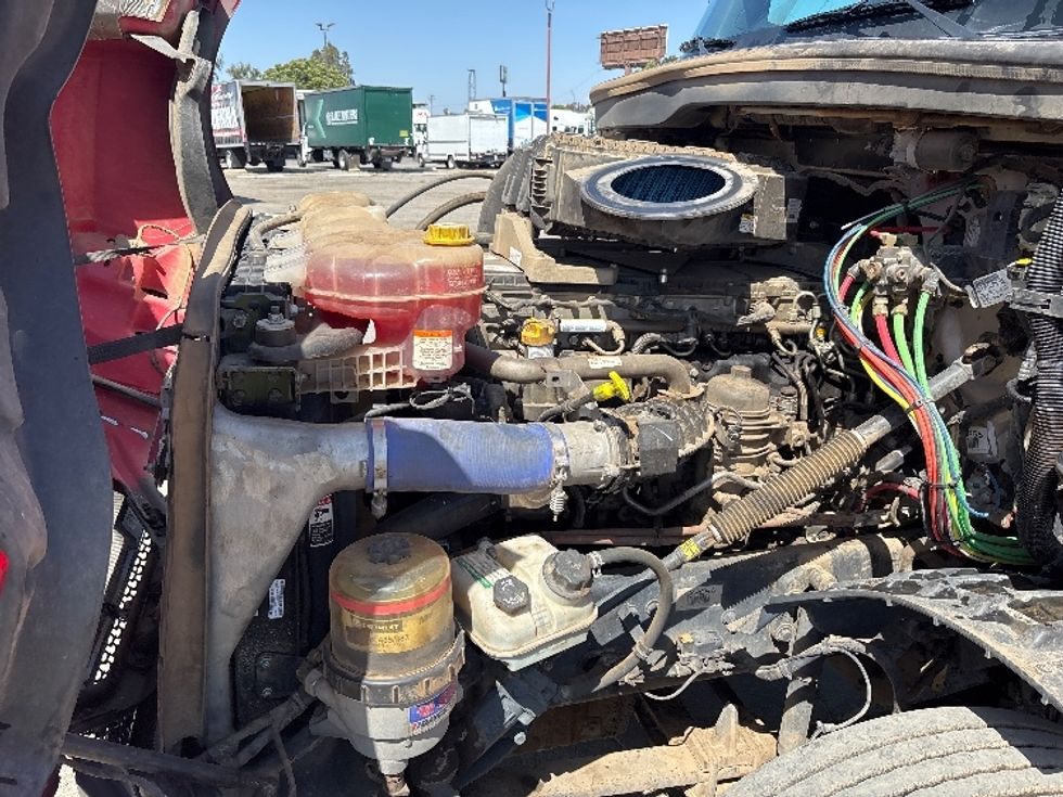 Day Cab Tractor-Heavy Duty Tractors-Freightliner-2019-T12664ST-Fresno-CA-140,497\n\t\tmiles-$ 55,500 - Image 16