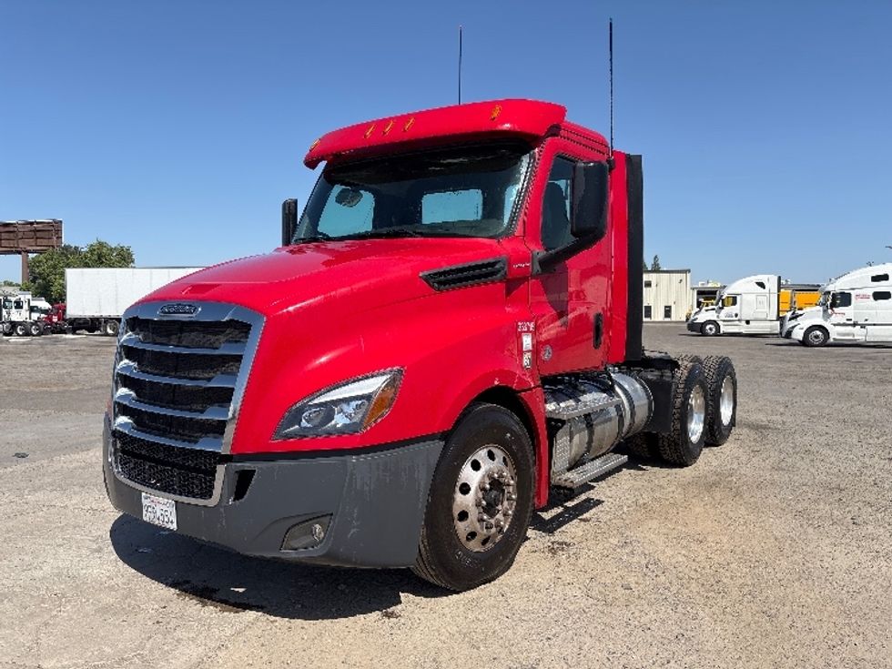 Day Cab Tractor-Heavy Duty Tractors-Freightliner-2019-T12664ST-Fresno-CA-140,497\n\t\tmiles-$ 55,500 - Image 3