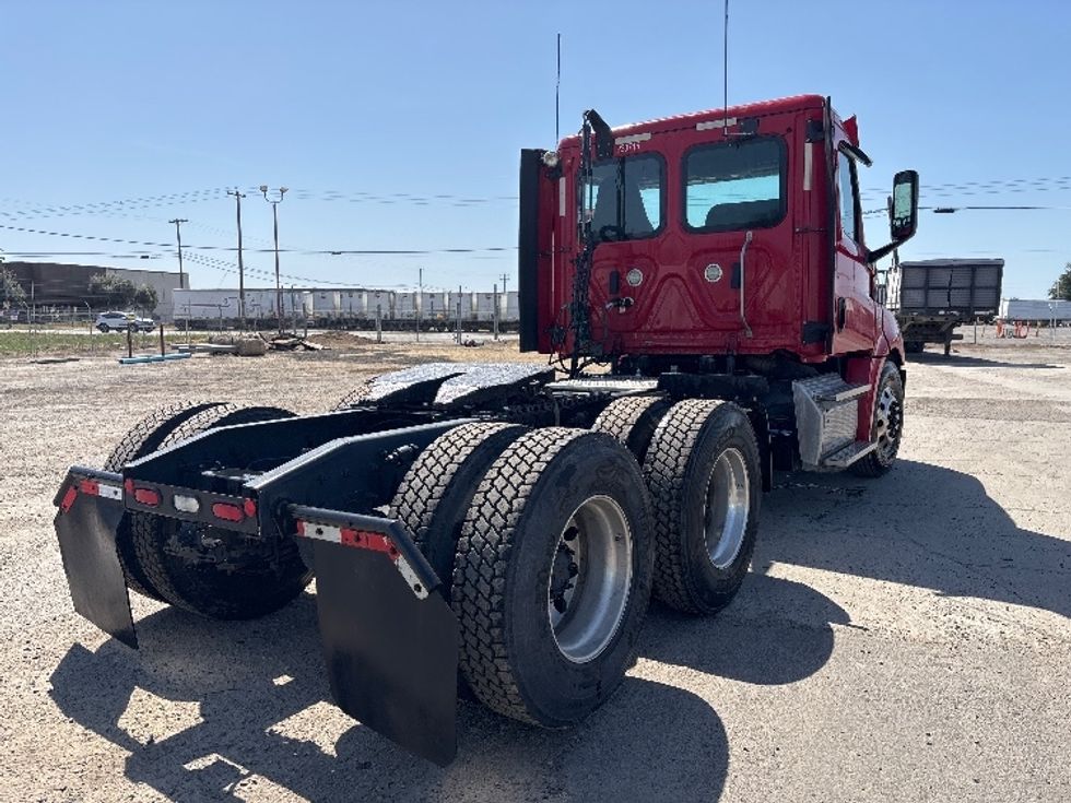 Day Cab Tractor-Heavy Duty Tractors-Freightliner-2019-T12664ST-Fresno-CA-140,497\n\t\tmiles-$ 55,500 - Image 7
