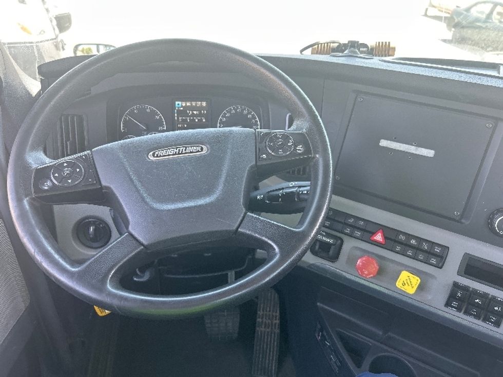 Day Cab Tractor-Heavy Duty Tractors-Freightliner-2019-T12664ST-Fresno-CA-241,288\n\t\tmiles-$ 58,500 - Image 11