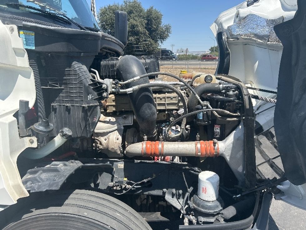 Day Cab Tractor-Heavy Duty Tractors-Freightliner-2019-T12664ST-Fresno-CA-241,288\n\t\tmiles-$ 58,500 - Image 15