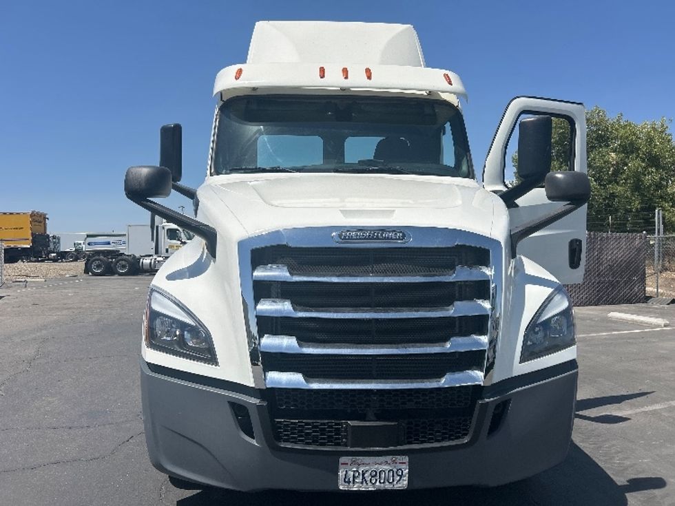 Day Cab Tractor-Heavy Duty Tractors-Freightliner-2019-T12664ST-Fresno-CA-241,288\n\t\tmiles-$ 58,500 - Image 2