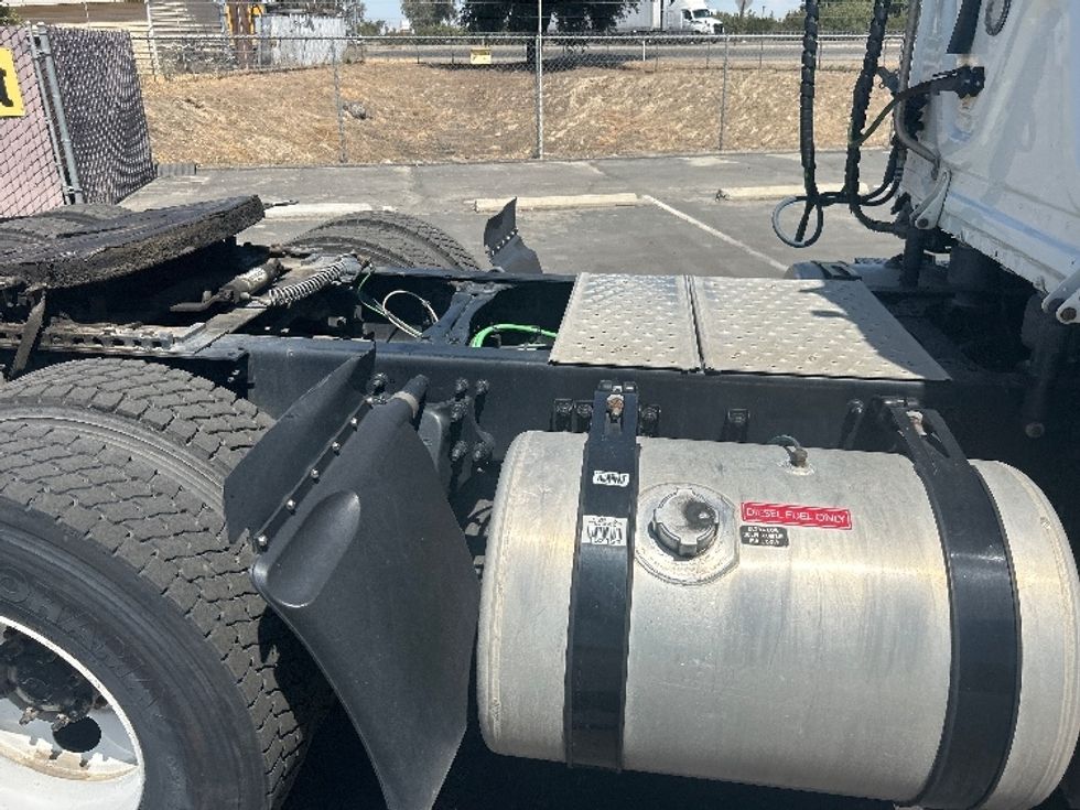 Day Cab Tractor-Heavy Duty Tractors-Freightliner-2019-T12664ST-Fresno-CA-241,288\n\t\tmiles-$ 58,500 - Image 20