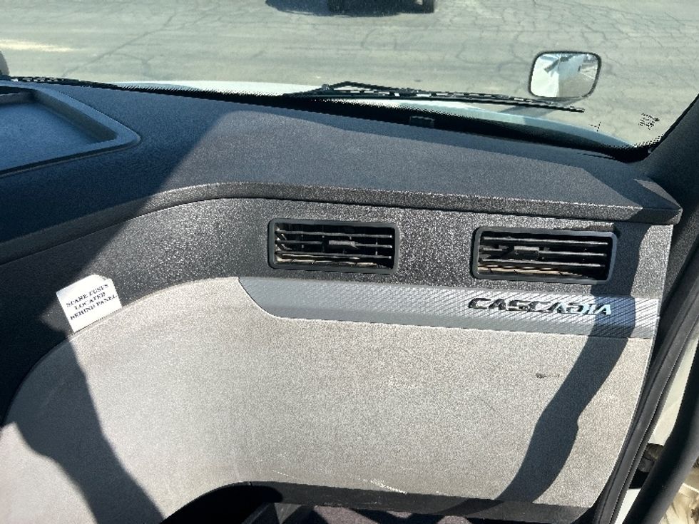 Day Cab Tractor-Heavy Duty Tractors-Freightliner-2019-T12664ST-Fresno-CA-284,607\n\t\tmiles-$ 52,250 - Image 13