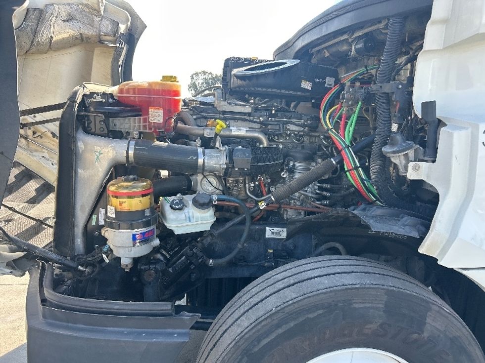 Day Cab Tractor-Heavy Duty Tractors-Freightliner-2019-T12664ST-Fresno-CA-284,607\n\t\tmiles-$ 52,250 - Image 16