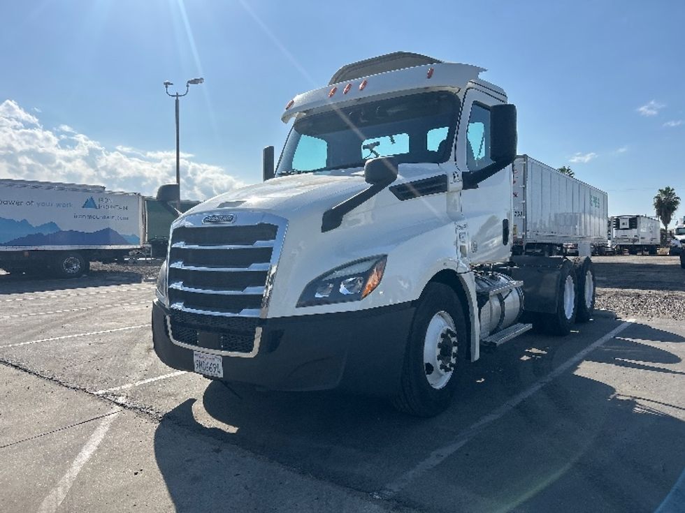 Day Cab Tractor-Heavy Duty Tractors-Freightliner-2019-T12664ST-Fresno-CA-284,607\n\t\tmiles-$ 52,250 - Image 3
