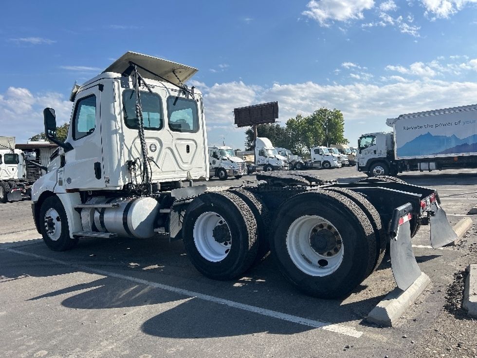 Day Cab Tractor-Heavy Duty Tractors-Freightliner-2019-T12664ST-Fresno-CA-284,607\n\t\tmiles-$ 52,250 - Image 5