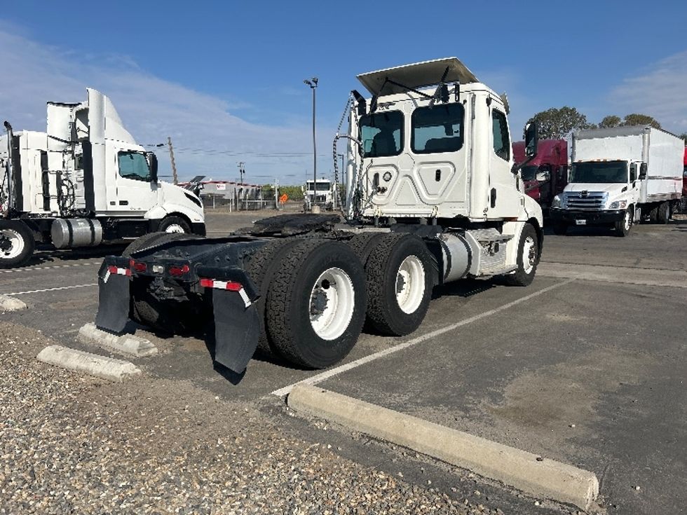 Day Cab Tractor-Heavy Duty Tractors-Freightliner-2019-T12664ST-Fresno-CA-284,607\n\t\tmiles-$ 52,250 - Image 7