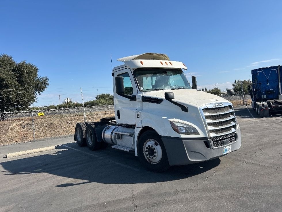 Day Cab Tractor-Heavy Duty Tractors-Freightliner-2019-T12664ST-Fresno-CA-286,197\n\t\tmiles-$ 55,250 - Image 1
