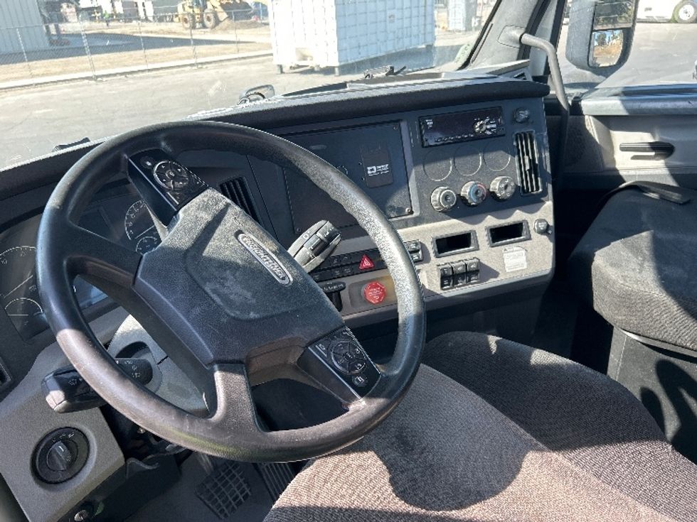 Day Cab Tractor-Heavy Duty Tractors-Freightliner-2019-T12664ST-Fresno-CA-286,197\n\t\tmiles-$ 55,250 - Image 10