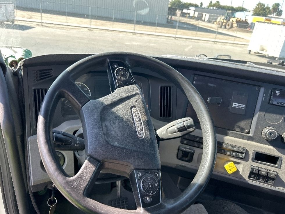 Day Cab Tractor-Heavy Duty Tractors-Freightliner-2019-T12664ST-Fresno-CA-286,197\n\t\tmiles-$ 55,250 - Image 11