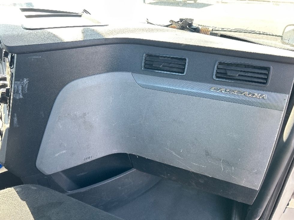 Day Cab Tractor-Heavy Duty Tractors-Freightliner-2019-T12664ST-Fresno-CA-286,197\n\t\tmiles-$ 55,250 - Image 13