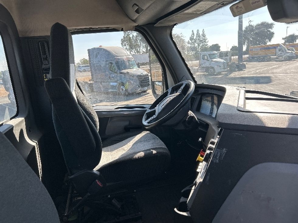 Day Cab Tractor-Heavy Duty Tractors-Freightliner-2019-T12664ST-Fresno-CA-286,197\n\t\tmiles-$ 55,250 - Image 14