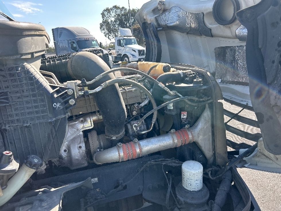Day Cab Tractor-Heavy Duty Tractors-Freightliner-2019-T12664ST-Fresno-CA-286,197\n\t\tmiles-$ 55,250 - Image 15