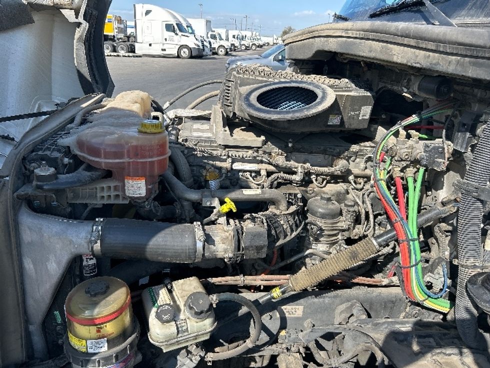 Day Cab Tractor-Heavy Duty Tractors-Freightliner-2019-T12664ST-Fresno-CA-286,197\n\t\tmiles-$ 55,250 - Image 16