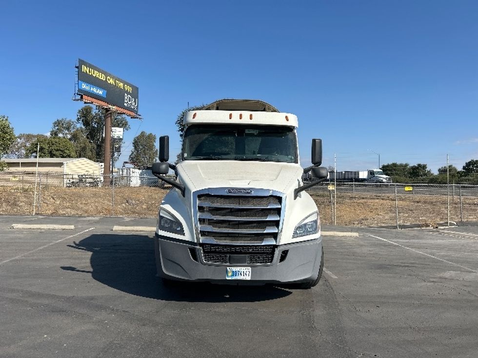 Day Cab Tractor-Heavy Duty Tractors-Freightliner-2019-T12664ST-Fresno-CA-286,197\n\t\tmiles-$ 55,250 - Image 2