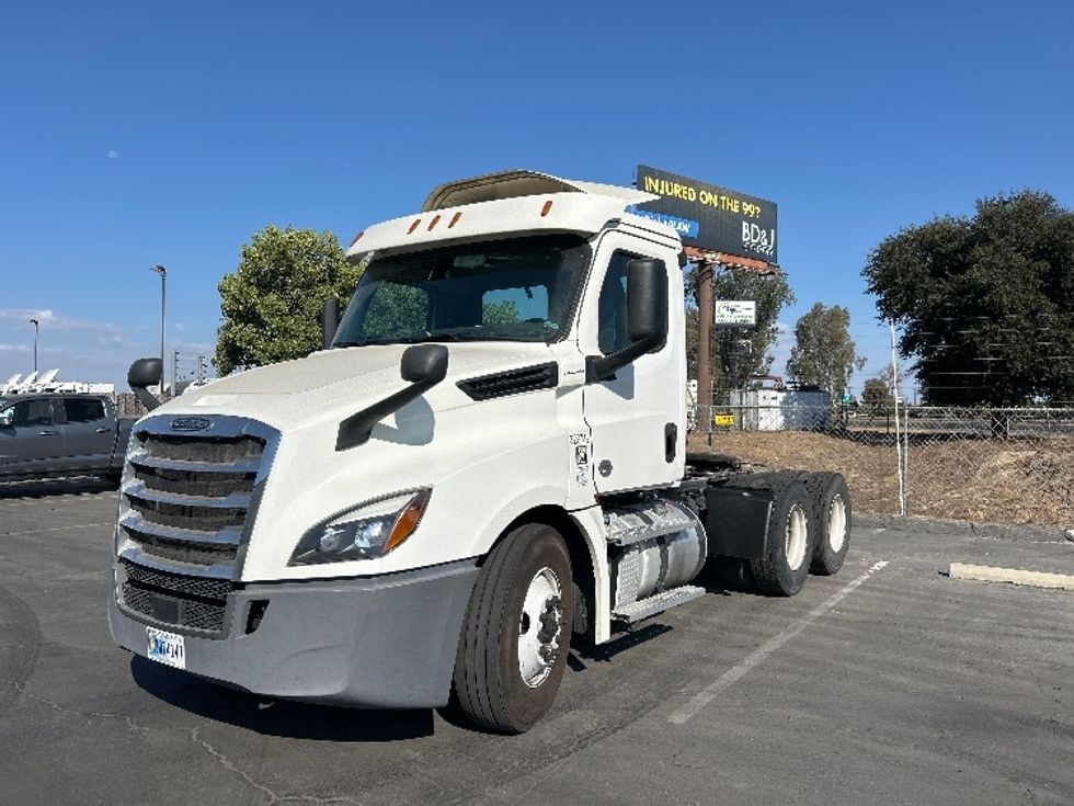 Day Cab Tractor-Heavy Duty Tractors-Freightliner-2019-T12664ST-Fresno-CA-286,197\n\t\tmiles-$ 55,250 - Image 3