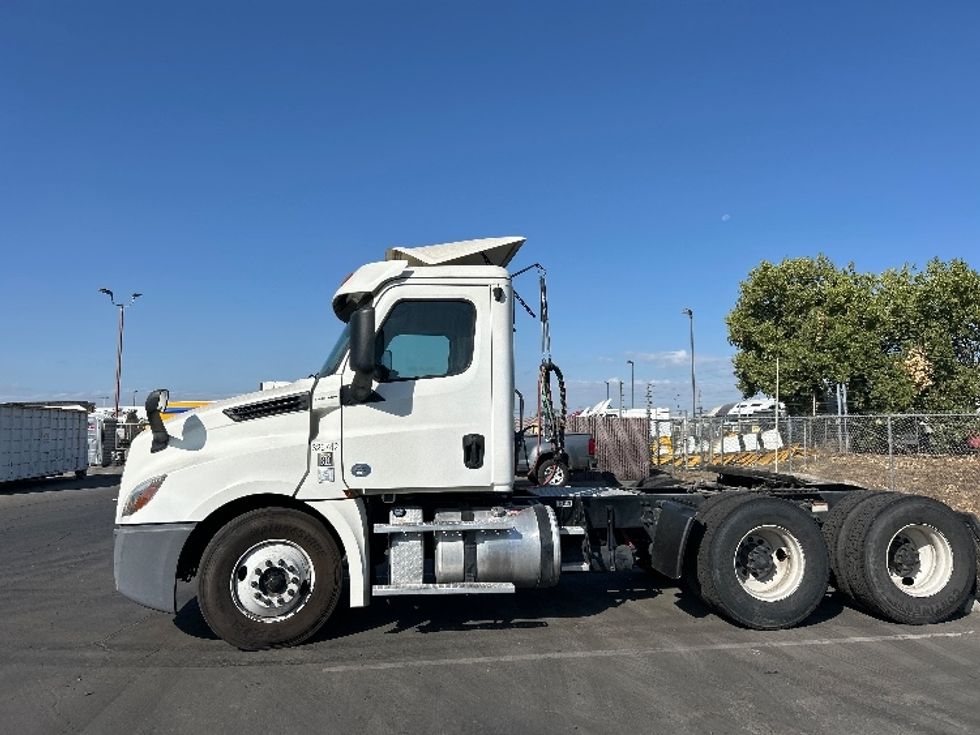 Day Cab Tractor-Heavy Duty Tractors-Freightliner-2019-T12664ST-Fresno-CA-286,197\n\t\tmiles-$ 55,250 - Image 4