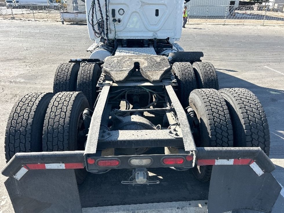Day Cab Tractor-Heavy Duty Tractors-Freightliner-2019-T12664ST-Fresno-CA-286,197\n\t\tmiles-$ 55,250 - Image 6