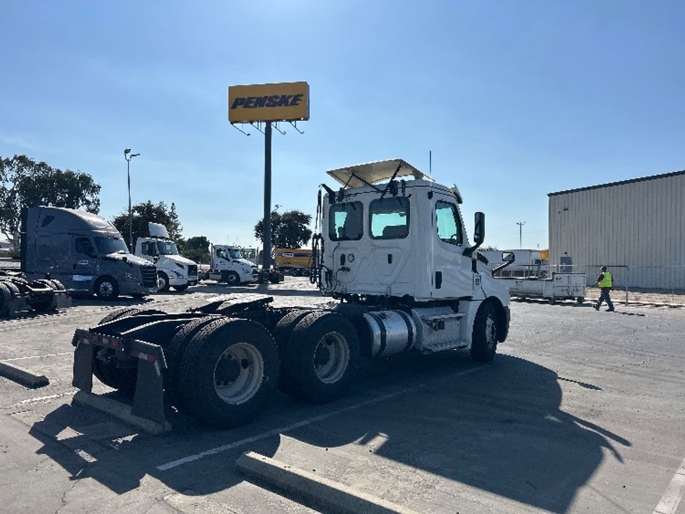 Day Cab Tractor-Heavy Duty Tractors-Freightliner-2019-T12664ST-Fresno-CA-286,197\n\t\tmiles-$ 55,250 - Image 7