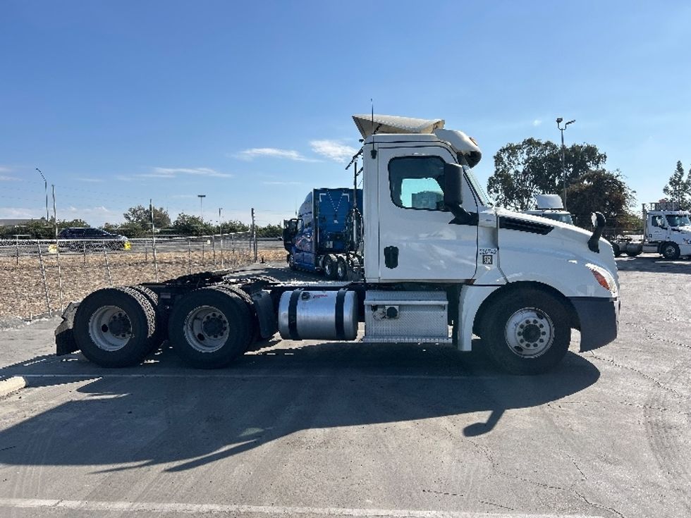 Day Cab Tractor-Heavy Duty Tractors-Freightliner-2019-T12664ST-Fresno-CA-286,197\n\t\tmiles-$ 55,250 - Image 8