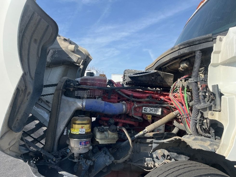 Day Cab Tractor-Heavy Duty Tractors-Freightliner-2019-T12664ST-Fresno-CA-390,232\n\t\tmiles-$ 47,500 - Image 16