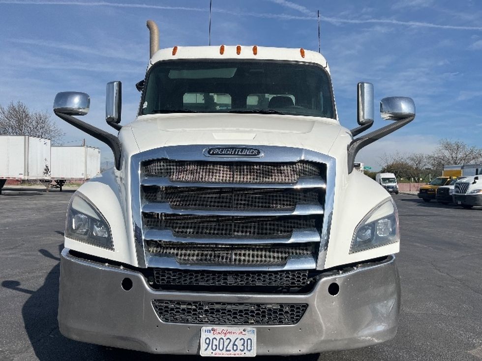 Day Cab Tractor-Heavy Duty Tractors-Freightliner-2019-T12664ST-Fresno-CA-390,232\n\t\tmiles-$ 47,500 - Image 2