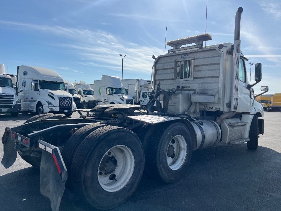 Day Cab Tractor-Heavy Duty Tractors-Freightliner-2019-T12664ST-Fresno-CA-390,232\n\t\tmiles-$ 47,500 - Image 7