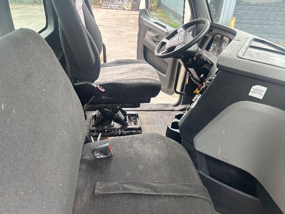 Day Cab Tractor-Heavy Duty Tractors-Freightliner-2019-T12664ST-Gainesville-FL-498,351\n\t\tmiles-$ 39,250 - Image 14