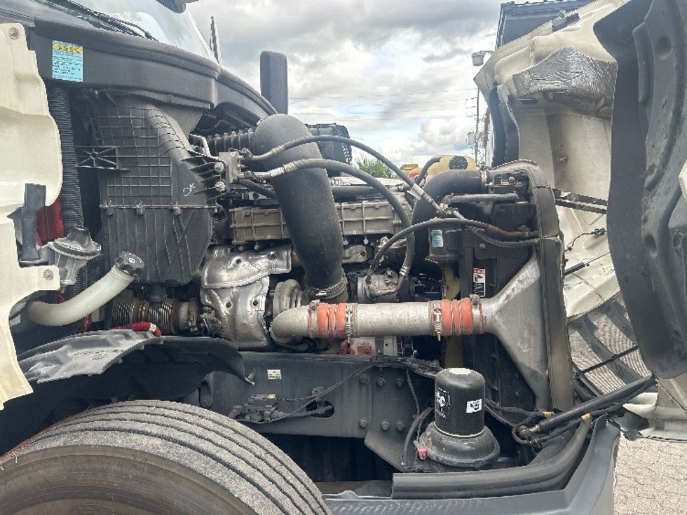 Day Cab Tractor-Heavy Duty Tractors-Freightliner-2019-T12664ST-Gainesville-FL-498,351\n\t\tmiles-$ 39,250 - Image 15