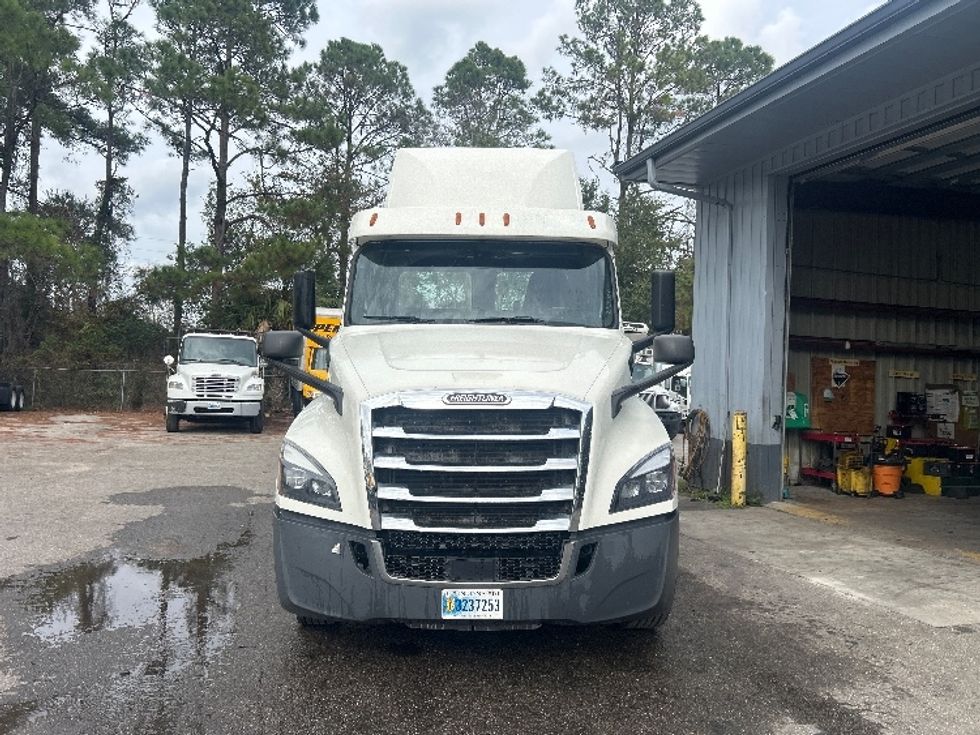 Day Cab Tractor-Heavy Duty Tractors-Freightliner-2019-T12664ST-Gainesville-FL-498,351\n\t\tmiles-$ 39,250 - Image 2