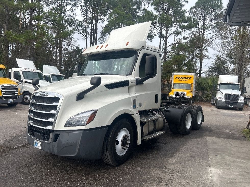 Day Cab Tractor-Heavy Duty Tractors-Freightliner-2019-T12664ST-Gainesville-FL-498,351\n\t\tmiles-$ 39,250 - Image 3