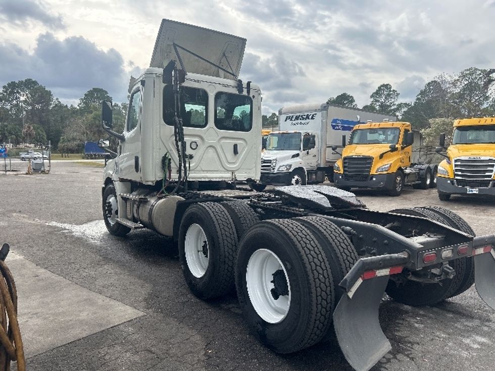 Day Cab Tractor-Heavy Duty Tractors-Freightliner-2019-T12664ST-Gainesville-FL-498,351\n\t\tmiles-$ 39,250 - Image 5