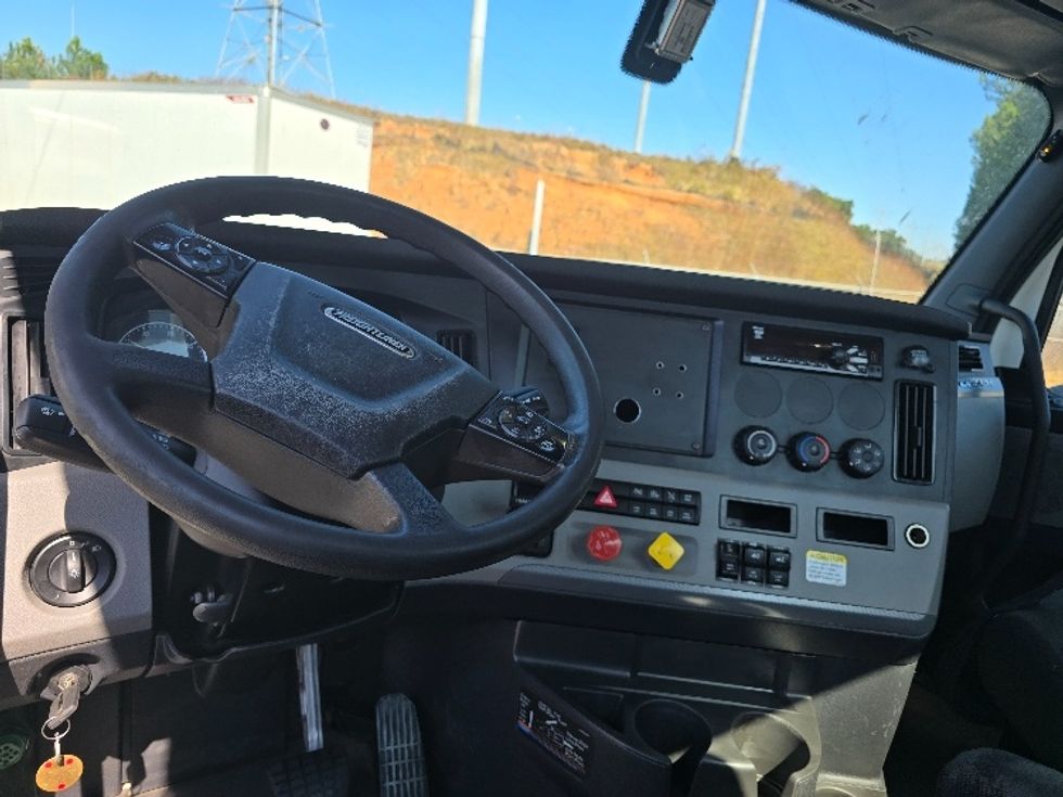 Day Cab Tractor-Heavy Duty Tractors-Freightliner-2019-T12664ST-Gainesville-GA-376,265\n\t\tmiles-$ 61,500 - Image 11