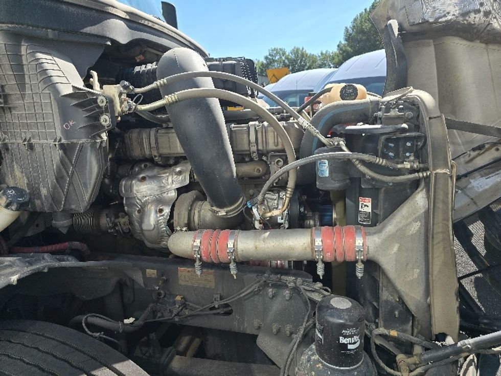 Day Cab Tractor-Heavy Duty Tractors-Freightliner-2019-T12664ST-Gainesville-GA-376,265\n\t\tmiles-$ 61,500 - Image 15