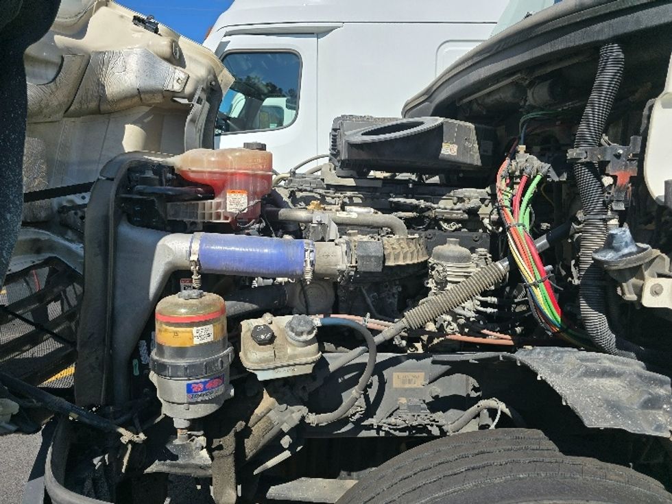 Day Cab Tractor-Heavy Duty Tractors-Freightliner-2019-T12664ST-Gainesville-GA-376,265\n\t\tmiles-$ 61,500 - Image 16