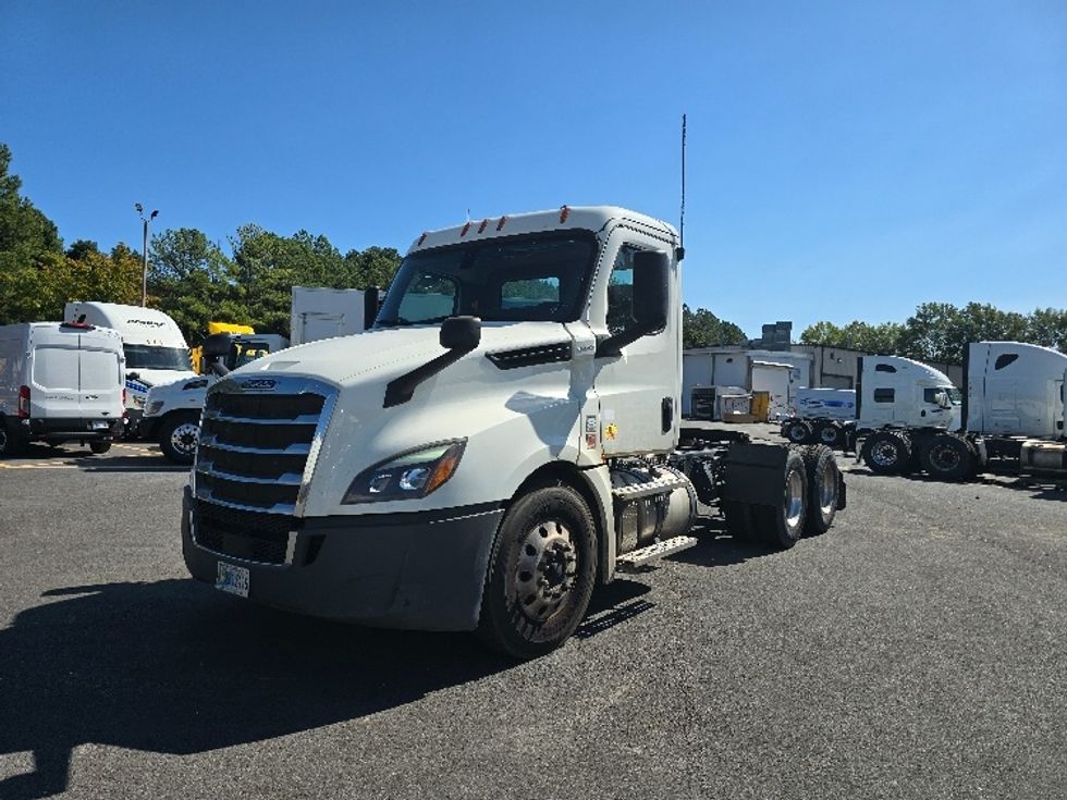 Day Cab Tractor-Heavy Duty Tractors-Freightliner-2019-T12664ST-Gainesville-GA-376,265\n\t\tmiles-$ 61,500 - Image 3