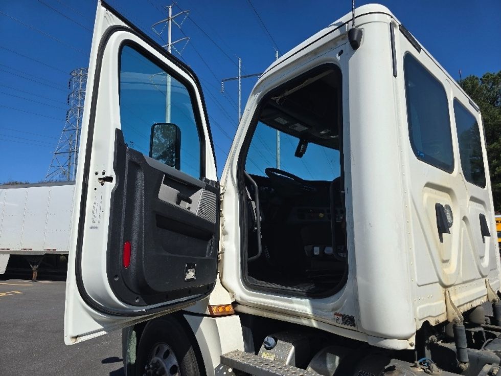 Day Cab Tractor-Heavy Duty Tractors-Freightliner-2019-T12664ST-Gainesville-GA-376,265\n\t\tmiles-$ 61,500 - Image 9