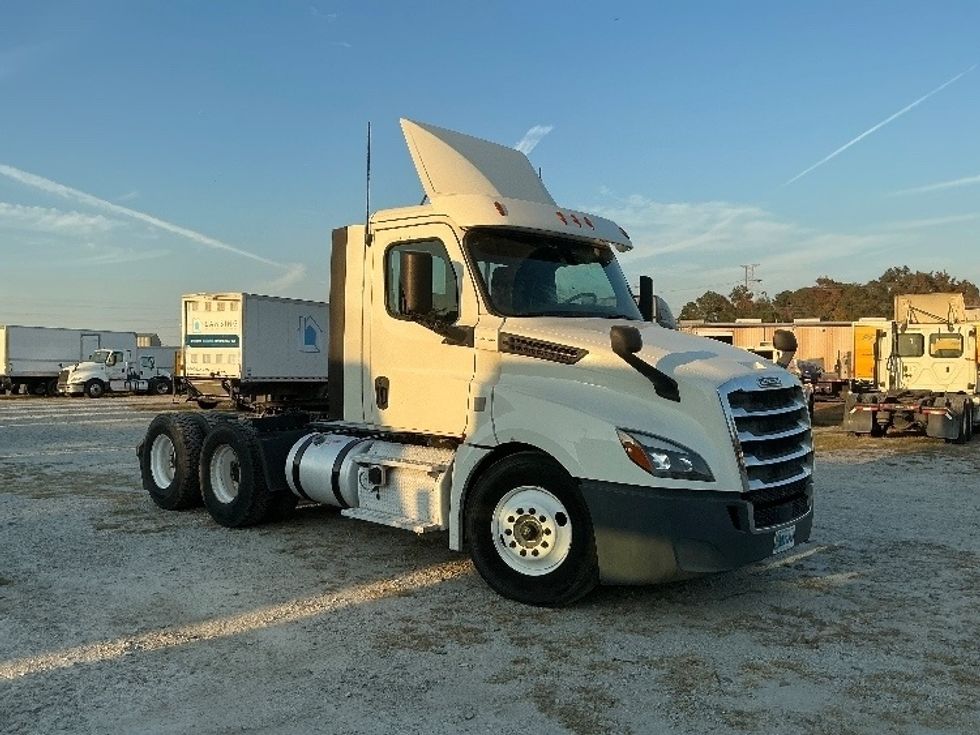 Day Cab Tractor-Heavy Duty Tractors-Freightliner-2019-T12664ST-Garden City-GA-253,456\n\t\tmiles-$ 53,750 - Image 1