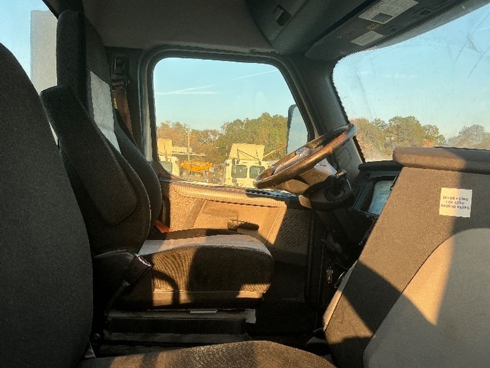 Day Cab Tractor-Heavy Duty Tractors-Freightliner-2019-T12664ST-Garden City-GA-253,456\n\t\tmiles-$ 53,750 - Image 14